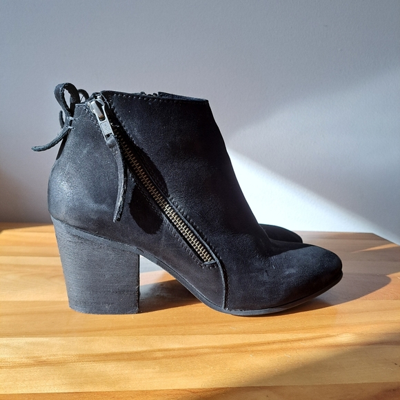 Steve Madden Jaydun Leather Suede Pointed Toe Black Bootie US size 9 - Picture 1 of 7